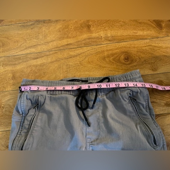 Joe’s Men’s Grey Drop Yoke Cargo Joggers (size small) - Picture 5 of 15